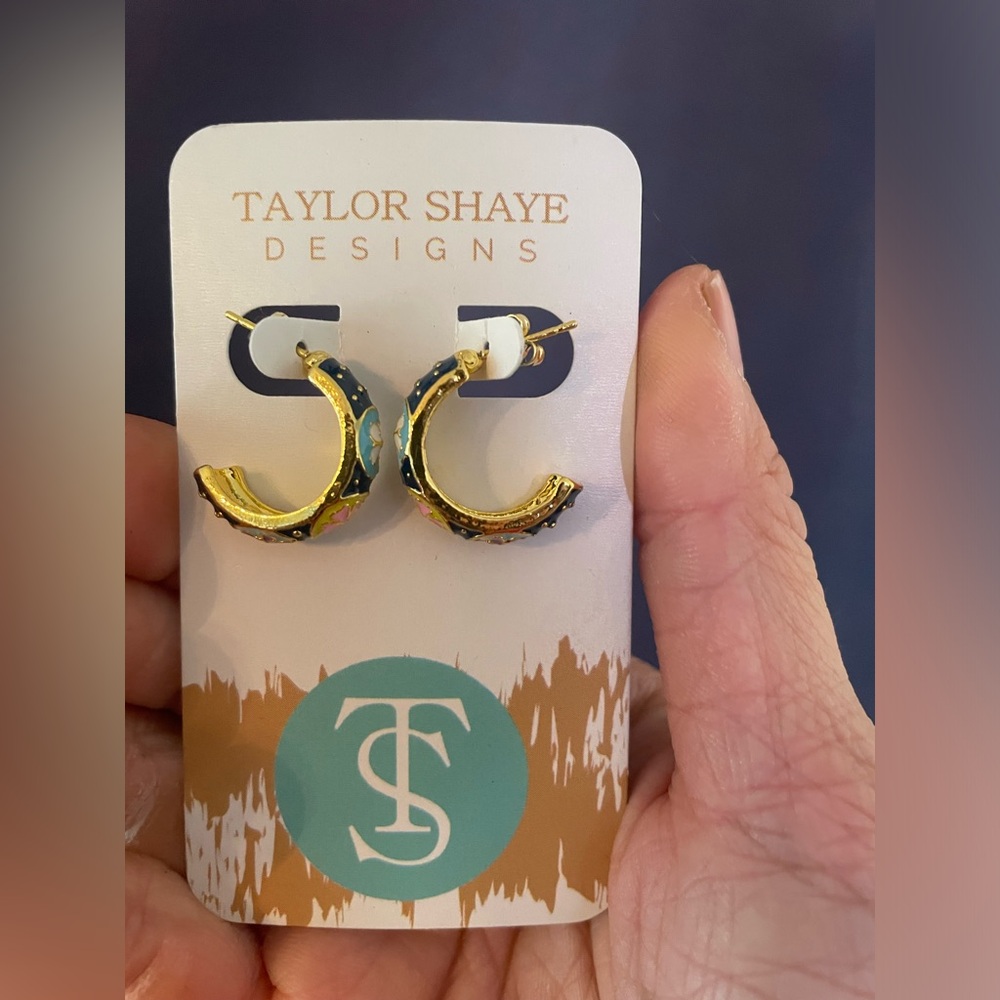 TAYLOR SHAYE floral stud hoops